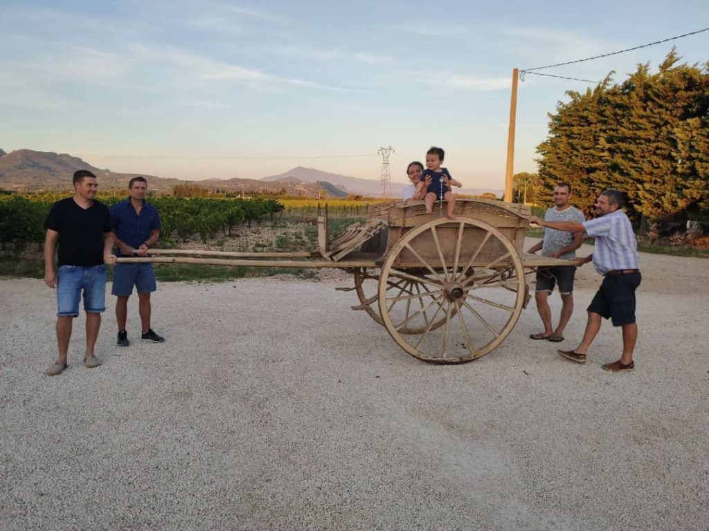 promenade en charrette en famille au Domaine Chant des Loups