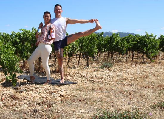 yoga et vin chant des loups vacqueyras